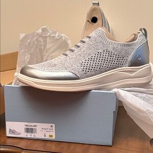 Ladies Bzee’s Lifestride Airstep NWT Gray stretch walking shoes/Sneakers size 9